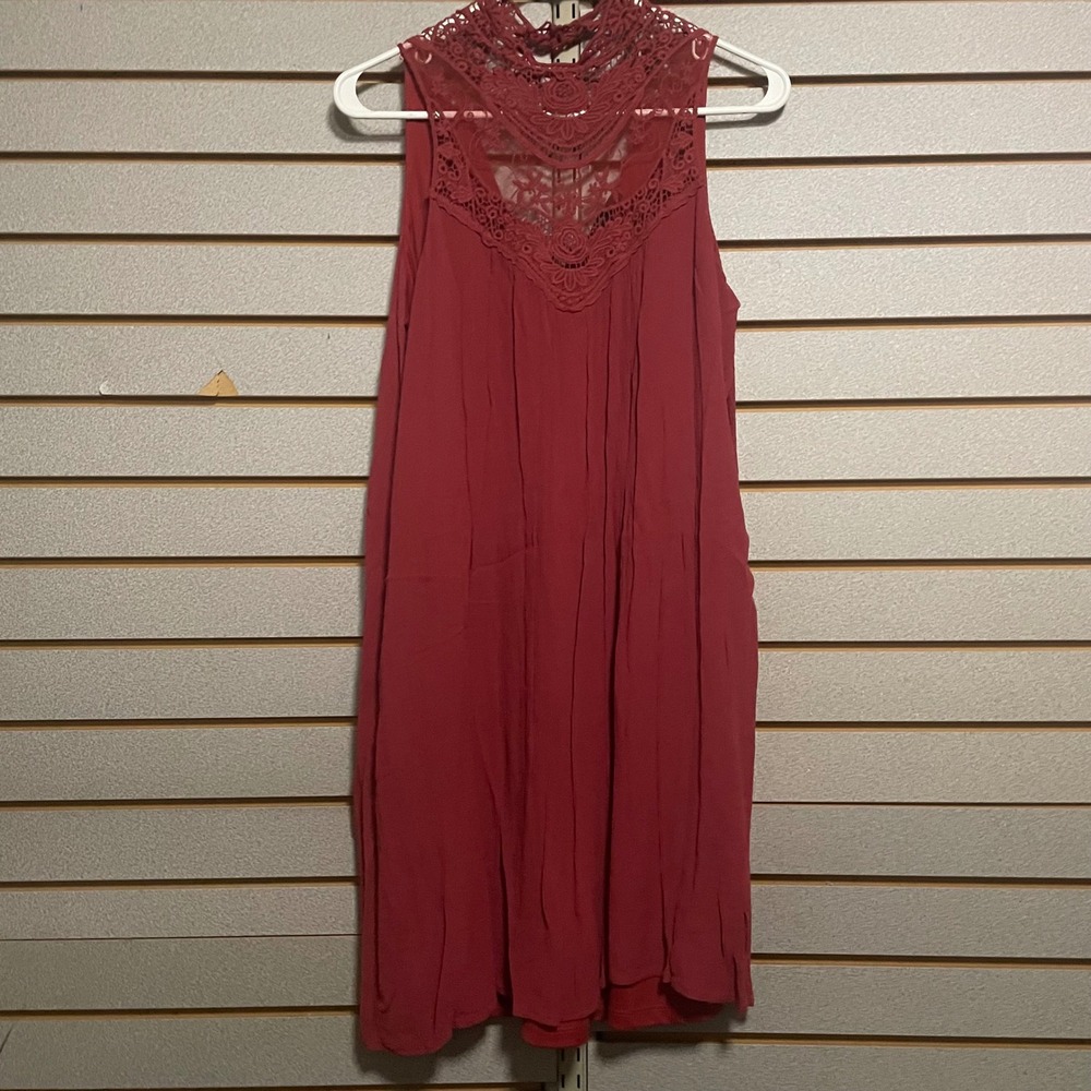 Signature Studio Red Lace Yoke Mock Neck Sleeveless Shift Dress Women's Size‎ M